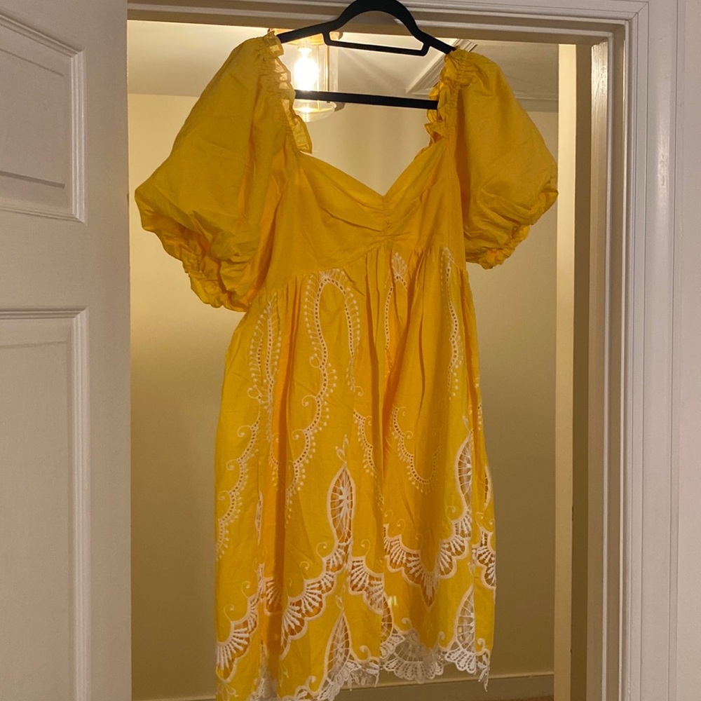 NWT Tuckernuck La Ven dress - Sally Scalloped Mini Dress - Size M